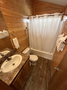 Marina view Jetted Tub Cottage - 4 person Photo 4