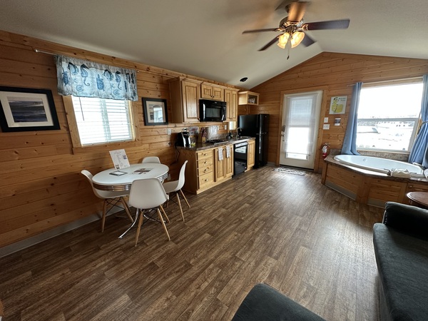 Marina view Jetted Tub Cottage - 2 Person Photo 2