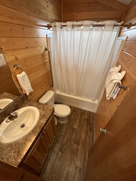 Marina view Jetted Tub Cottage - 2 Person Photo 7