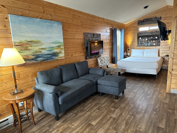 Marina view Jetted Tub Cottage - 2 Person Photo 1